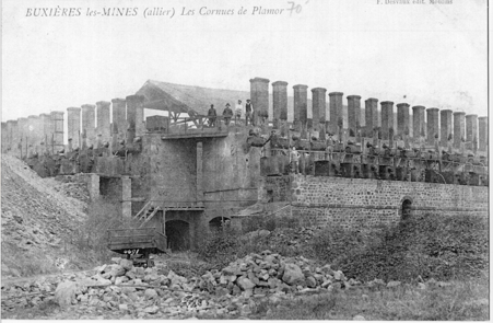 Cornues de distillation des schistes bitumineux. Les Plamores. Coll. G.N.B. 